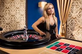 Antarmuka aplikasi modus4d menampilkan live dealer dan menu navigasi
